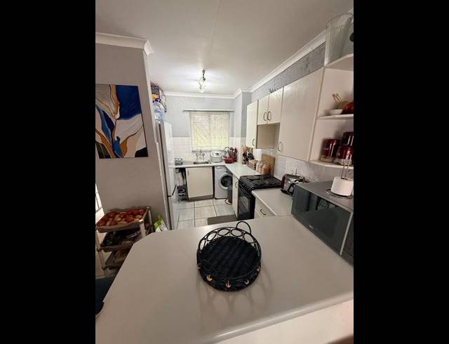 2 BEDROOM PROPERTY TO RENT IN GLEN MARAIS